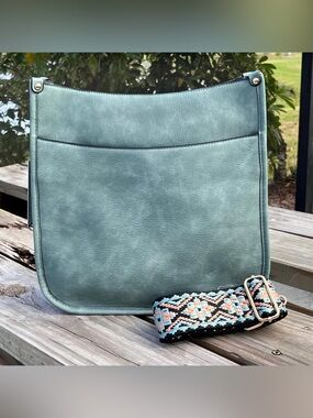 Jen & Co Women's Teal Crossbody Bag with Decorative Guitar Strap teal
